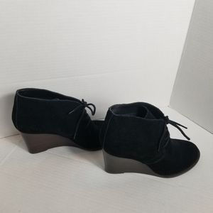 LUCKY BRAND WEDGED LACED BLACK AND BROWN BOOTS SIZE 8